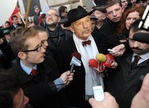 Korwin-Mikke wszedłby do Sejmu