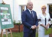 Andrzej Nowakowski - prezydent Płocka i Joanna Banasiak - dyrektor Książnicy Płockiej na wspólnej konferencji prasowej