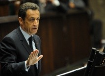 Sarkozy nie zrezygnuje z walki