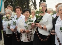 Ona jest zatroskana o ciebie. Skołatowo