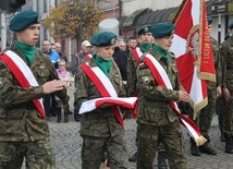 Reprezentacja z LO PUL w Płocku za chwilę zawiesi polską flagę
