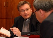 Analiza "Wytycznych” episkopatu ws. dochodzenia w przypadku oskarżeń duchownych o czyny pedofilskie