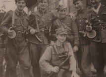 Józef Bandzo „Jastrząb” (pierwszy z lewej) i przyjaciele z partyzantki