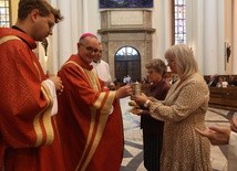 Abp Andrzej Przybylski podczas mszy dla nauczycieli i katechetów