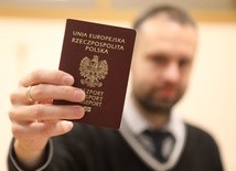 Wiceszef MSWiA: Szybki paszport tymczasowy dostaniemy od ręki na Lotnisku Chopina