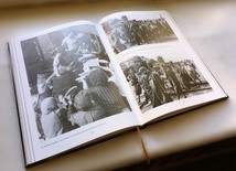 Album o Powstaniu Warszawskim w Muzeum Niepodległości
