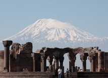 Armenia. W tle leżący poza jej granicami Ararat