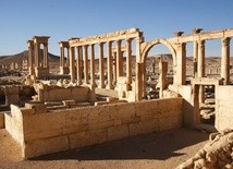 Dżihadyści zburzyli łuk triumfalny w Palmyrze