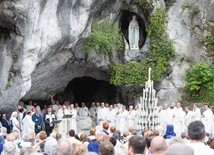 Dziś dzień Matki Bożej z Lourdes. "Na świecie istnieje miłość silniejsza od śmierci, od naszych grzechów i słabości"