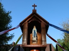 Śródborze. Poświęcenie maryjnej kapliczki