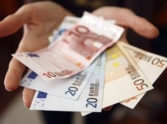 NBP: napływ inwestycji zagranicznych do Polski w 2024 r. spadł o ok. 55 proc.