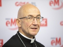 Fałszywe konta na Facebooku wykorzystują wizerunek abp. Galbasa