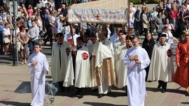 Katowice. Centralna procesja Bożego Ciała