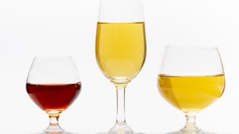 Już co czwarty Polak zrezygnował z zakupu alkoholu na święta. Powody? Finansowe i zdrowotne