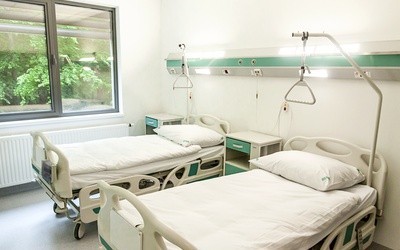 W niektórych województwach maleje liczba osób hospitalizowanych z powodu COVID-19