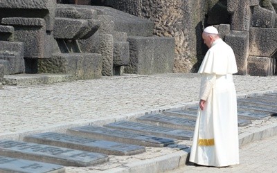 Papież: Trzeba rozwijać w nowych pokoleniach świadomość grozy Zagłady