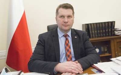 Minister edukacji i nauki zwrócił się do kuratora o natychmiastową kontrolę w MOW w Renicach