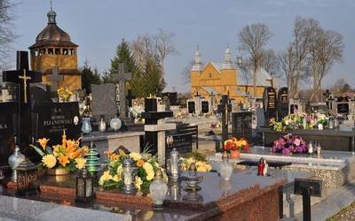1 listopada nie będzie Mszy na cmentarzach