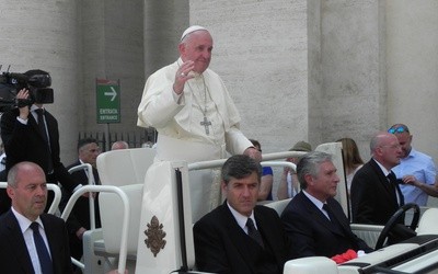 Kard. Maradiaga: pogłoski o rezygnacji papieża to „tania telenowela”