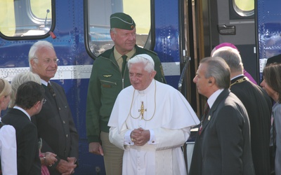 Drugi z sekretarzy Benedykta XVI ujawnia szczegóły ustąpienia papieża