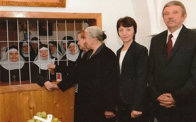 Brat i siostra bł. ks. Jerzego Popiełuszki, wraz z najbliższymi, w klasztorze mniszek Klarysek Kapucynek