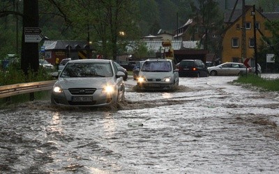 Śląskie. Intensywne opady deszczu. Pogotowie przeciwpowodziowe w powiatach raciborskim i wodzisławskim