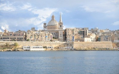Papież Franciszek przyleciał na Maltę