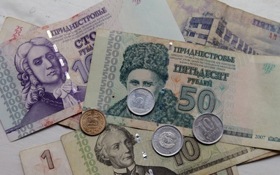 Rubel gwałtownie traci na wartości
