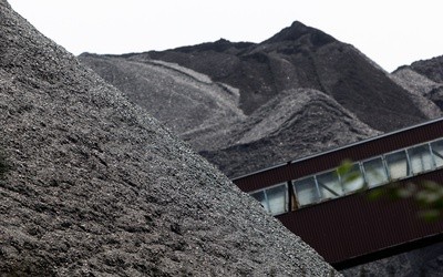 Co trzeci Polak mieszka w budynku ogrzewanym węglem