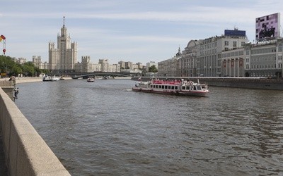 Były kanclerz Niemiec Schroeder spędza urlop w Moskwie, mówi, że "to piękne miasto"