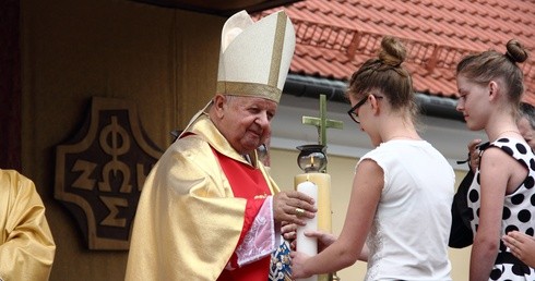 Najpierw młodzież, potem rodziny