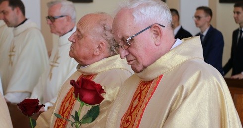 Księża czasu soboru świętują 50 lat kapłaństwa