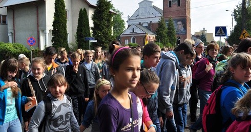 Kilka tysięcy dzieci i młodzieży wzięło udział w pielgrzymce do Przasnysza i Rostkowa, która odbywała się pod hasłem: "Jestem dzieckiem Boga"