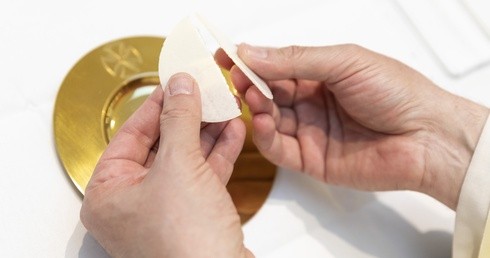 Kapłaństwo nie jest rolą do odegrania – orędzie prefekta Dykasterii ds. Duchowieństwa na Wielki Czwartek