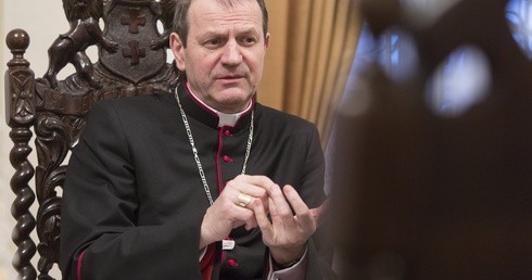Przewodniczący KEP: Franciszek zmusił Kościół do wyjścia z utartych kolein myślenia