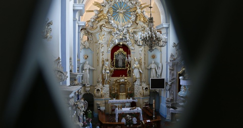 Ratowo. Śnieżna Madonna pięknieje