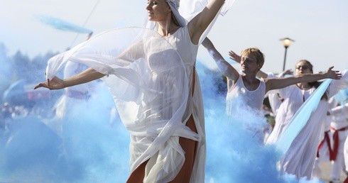 Lednica, Jezus na Stadionie Legii – emocjonalny show czy autentyczne doświadczenie wiary?