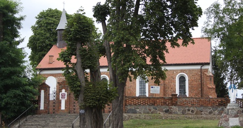 Kościół św. Anny w Kobylnikach odzyskał swoje piękno. Biskup Piotr Libera poświęcił zakończone prace