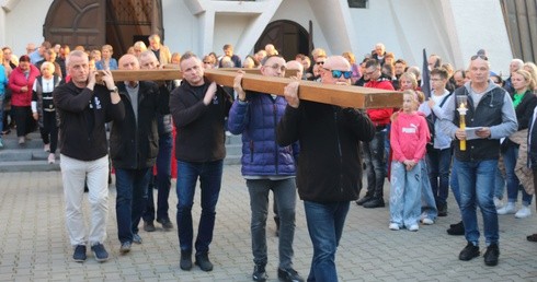 Droga Krzyżowa ulicami cz. 2