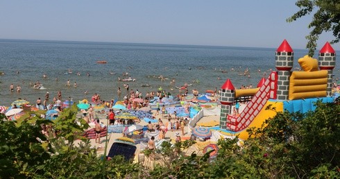 Upalna niedziela na plaży w Stegnie