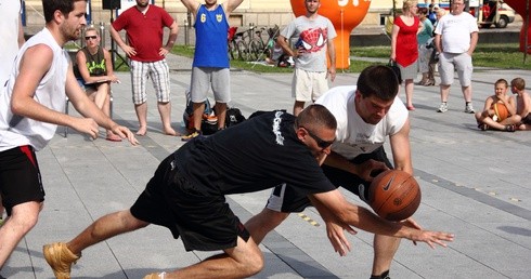 Charytatywny streetball dla Kryspina