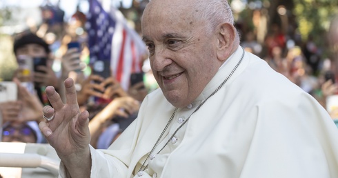 „America”: 87-letni papież z umysłem 60-latka nie zwalnia tempa