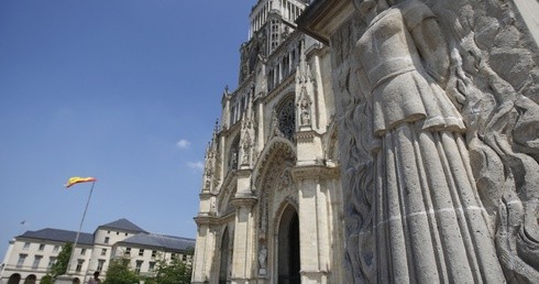 Renesans francuskich katedr. Rekordowe liczby pielgrzymów i turystów