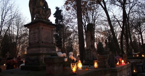 Jedno z przedstawień anioła na płockim cmentarzu katolickim przy ul. Kobylińskiego