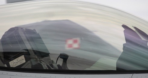 Prokuratura: Na miejscu wypadku F-16 odnaleziono kamerę; najprawdopodobniej należała do pilota