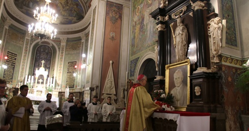 Biskup Piotr Libera zawierzył proces synodalny Matce Bożej Mazowieckiej.