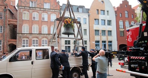 Powrót dzwonu do kościoła w Straszewie