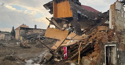 W Stroniu Śląskim bezpośrednio po powodzi