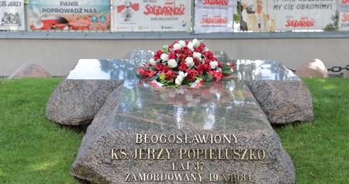 Przy kościele św. Stanisława Kostki