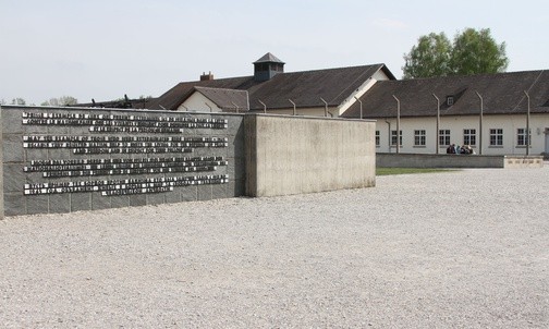 Pielgrzymka stypendystów Funduszu Stypendialnego im. bł. ks. Emila Szramka do Dachau